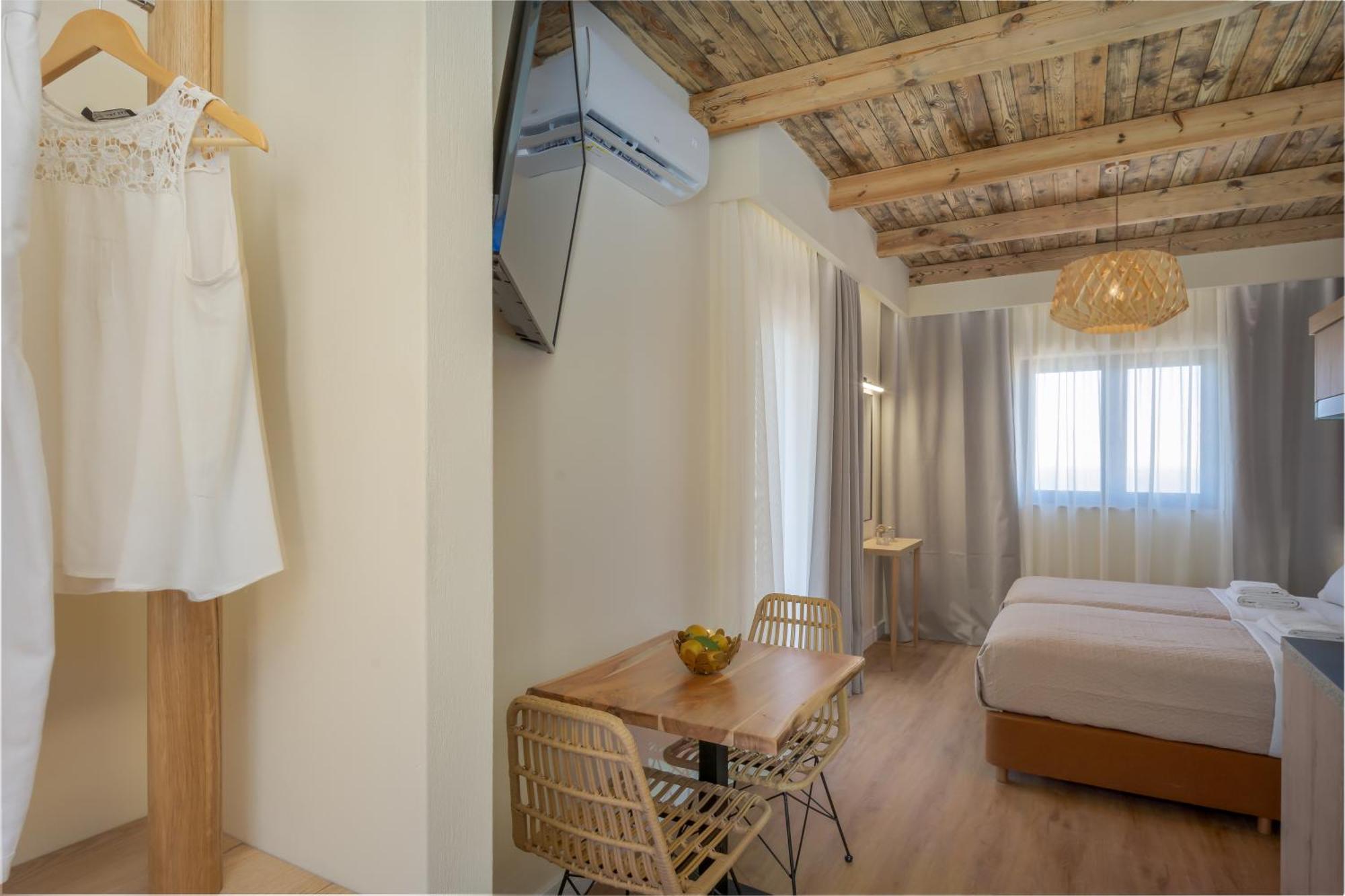 Driades Luxury Apartments Hersonissos  Bagian luar foto