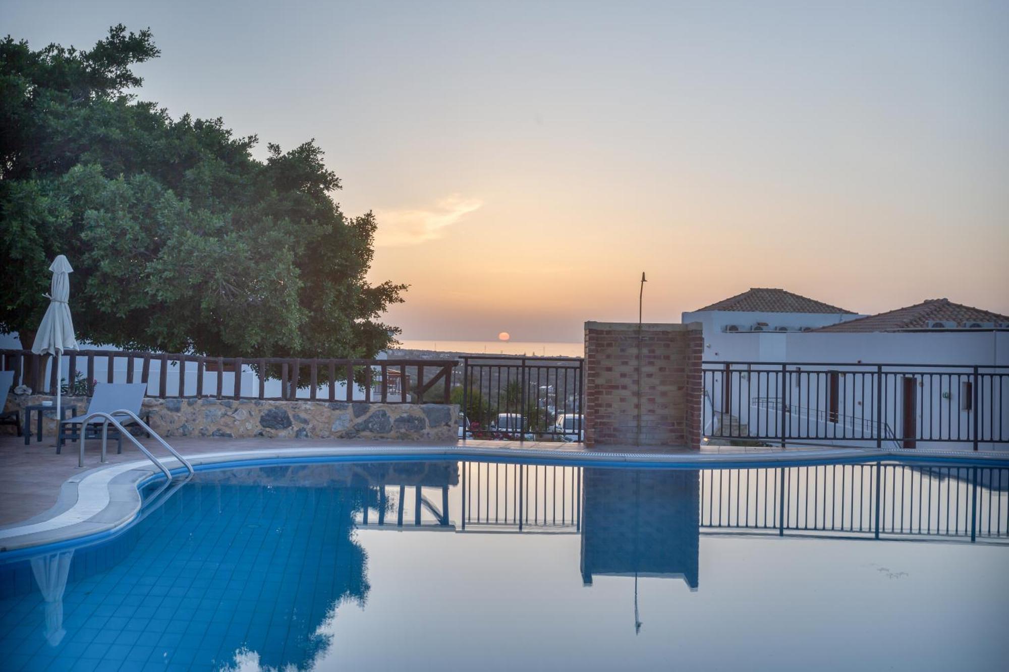 Driades Luxury Apartments Hersonissos  Bagian luar foto